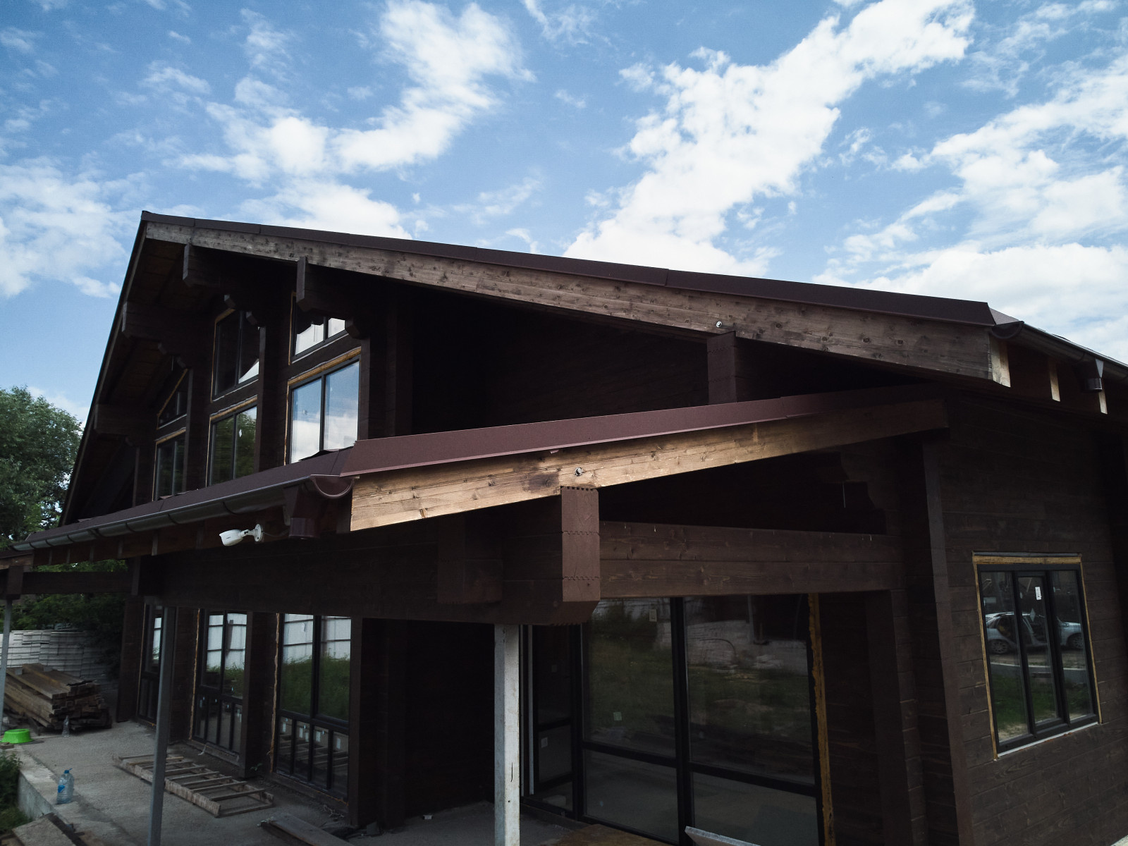 Кровля и мансардные окна: замер и расчёт, поставка и монтаж материалов.