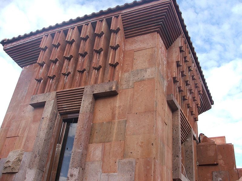 SINGL FAMILY HOUSE