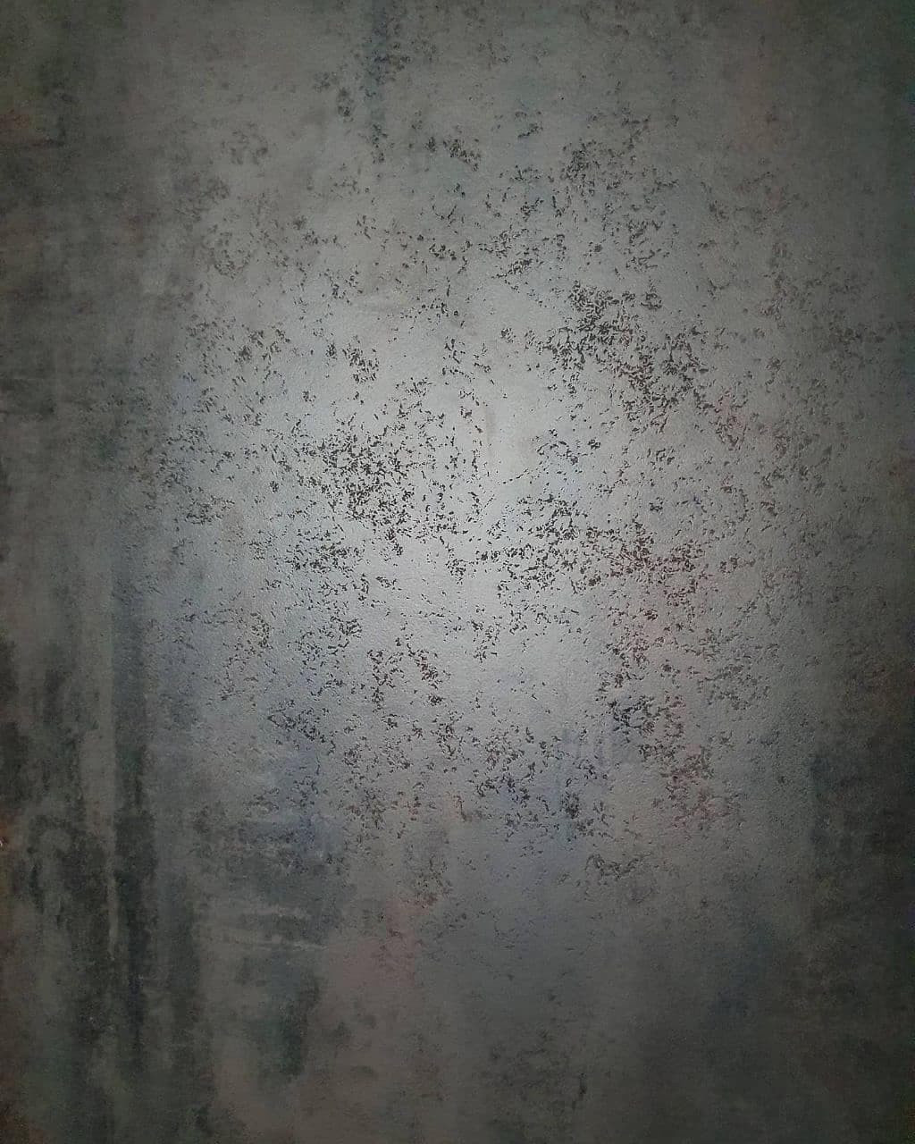 Встроенная прямая кухня под потолок в стиле лофт