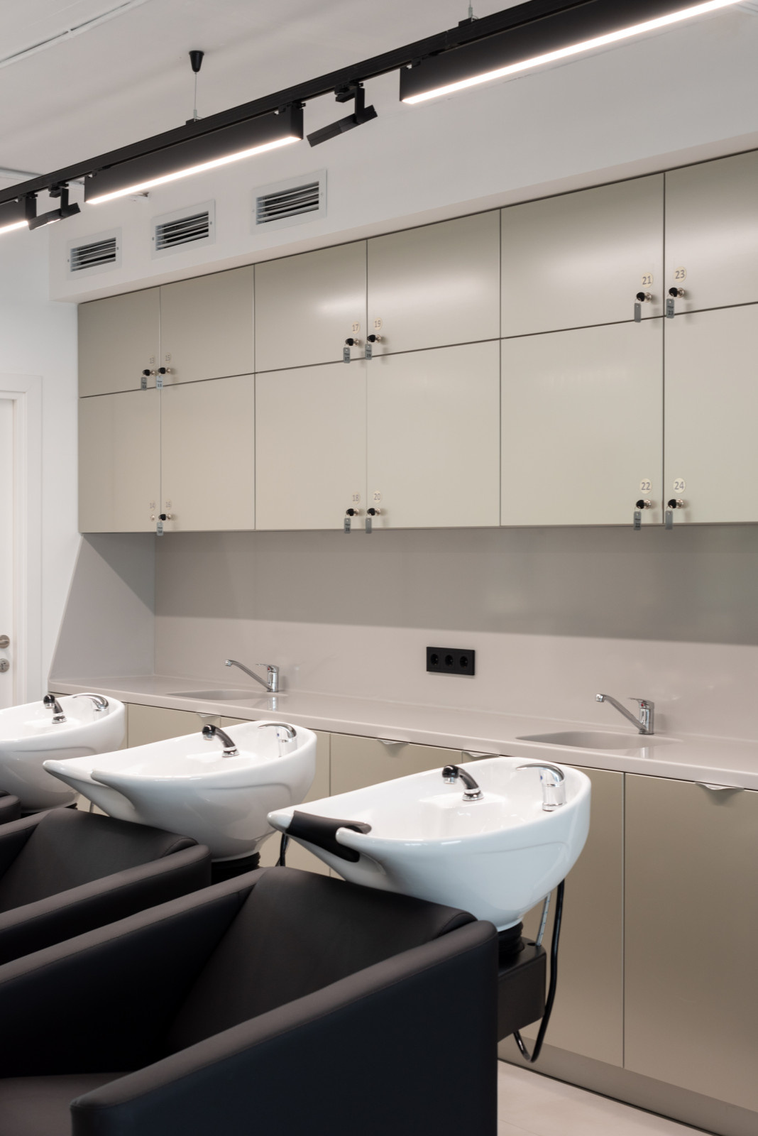Kinky Hair Salon&School