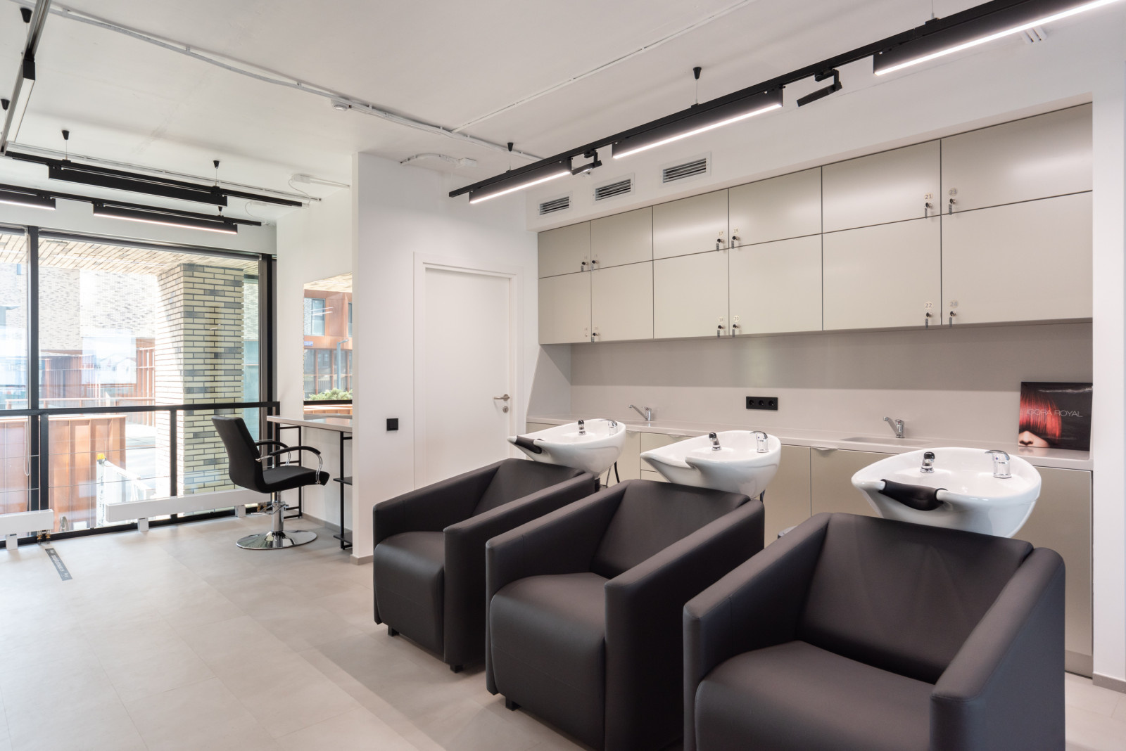 Kinky Hair Salon&School