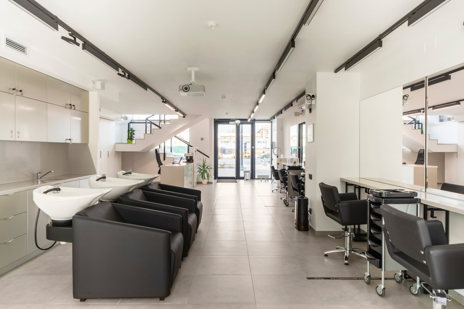 Kinky Hair Salon&School