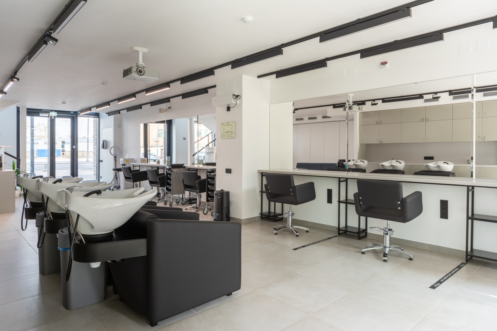Kinky Hair Salon&School