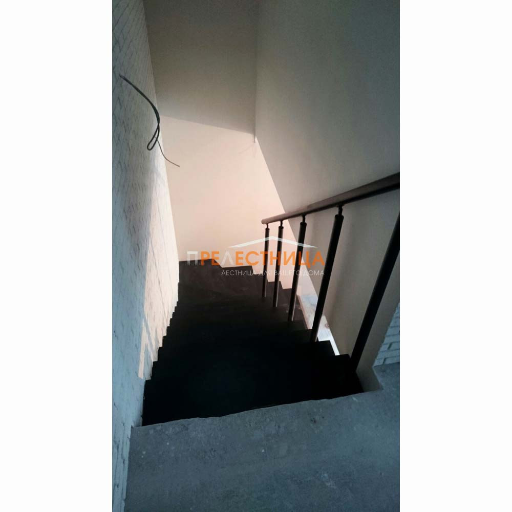 Лестница на центральном косоуре Ассоль 48