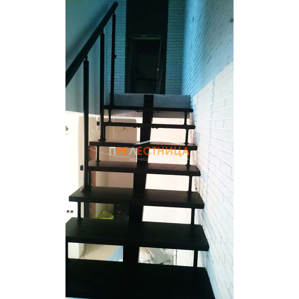 Лестница на центральном косоуре Ассоль 48