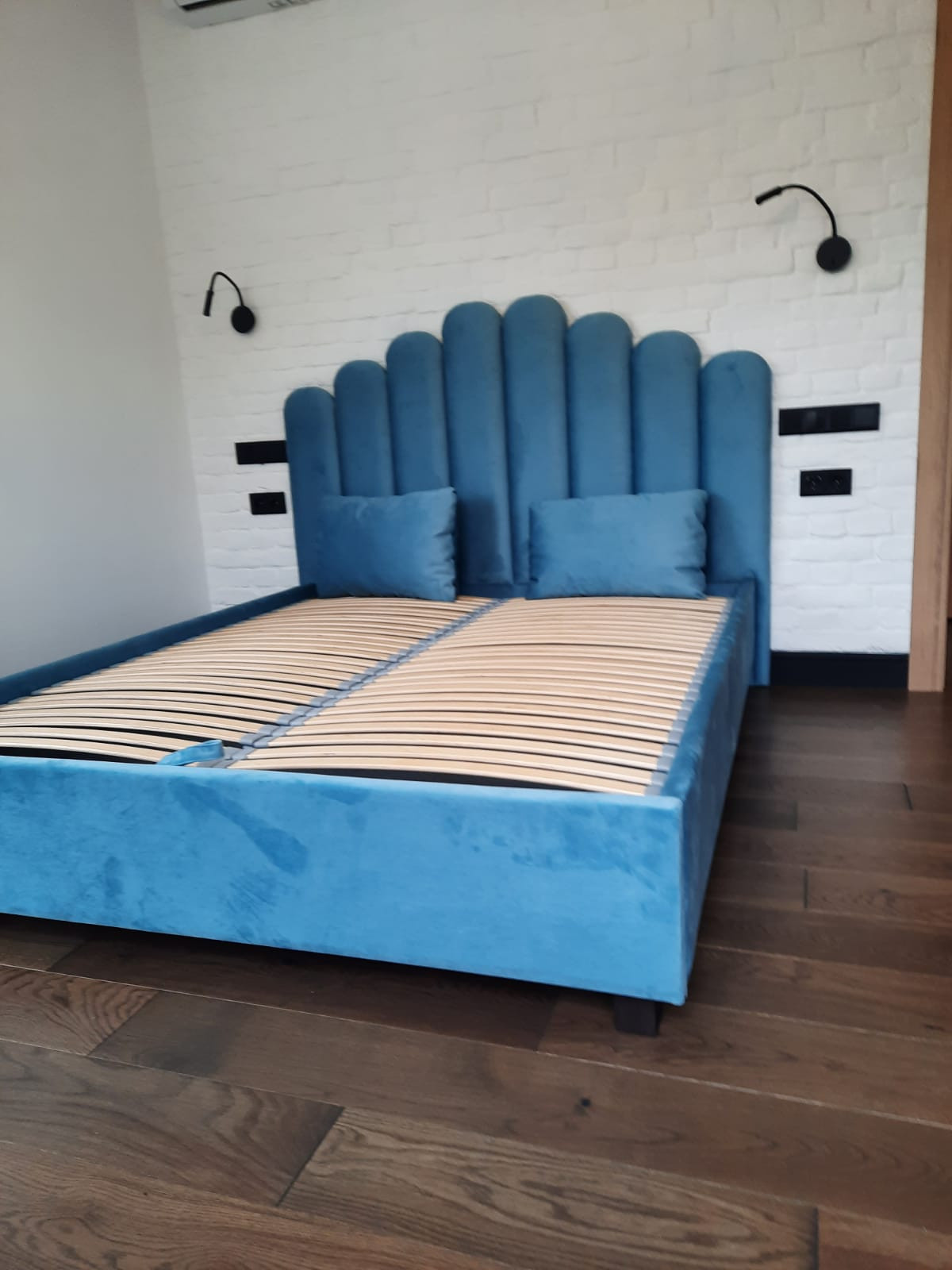 Кровать по проекту дизайнера.