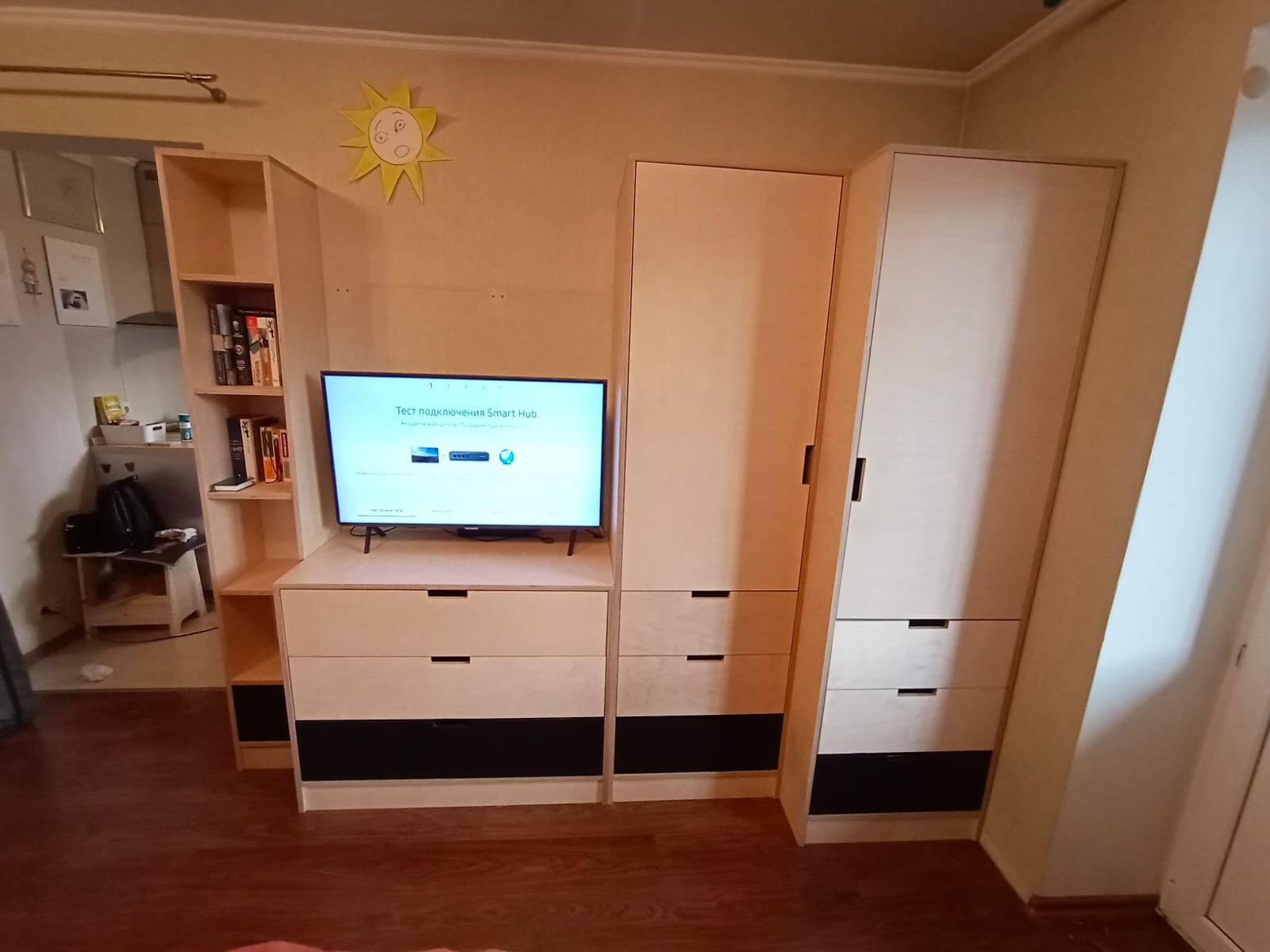 Шкафы с комодом из фанеры.