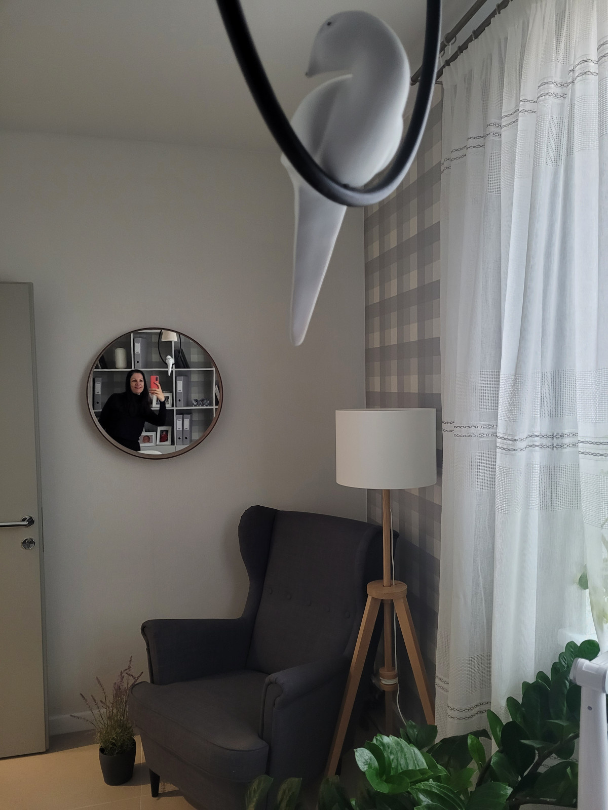 Рабочий кабинет , лестница в частном доме .