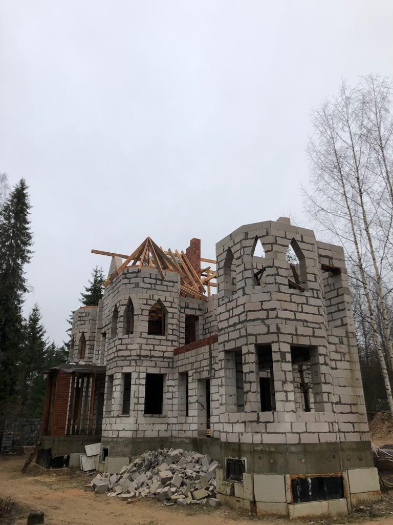 Дом в готическом стиле