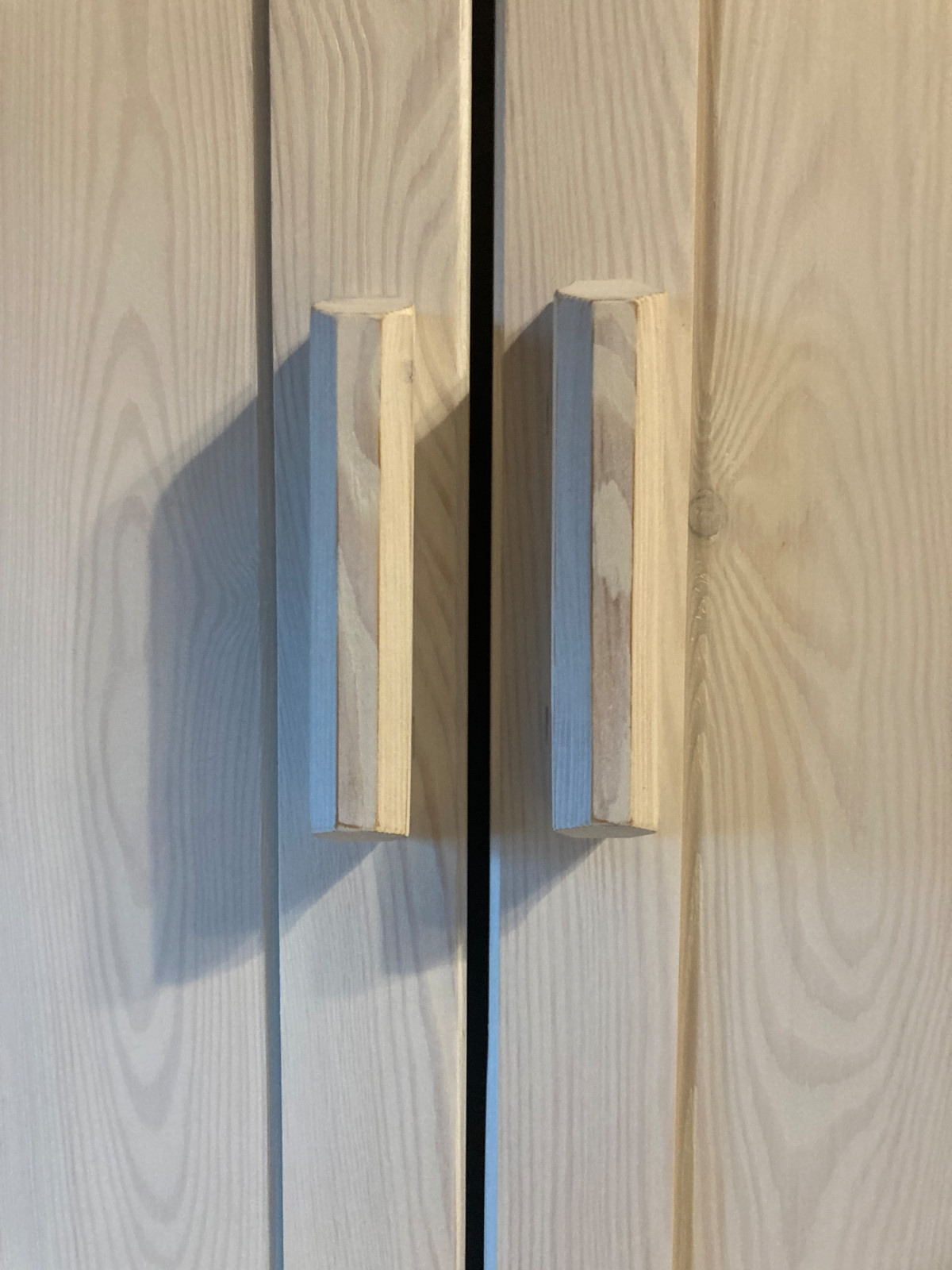 Шкаф под крышу.