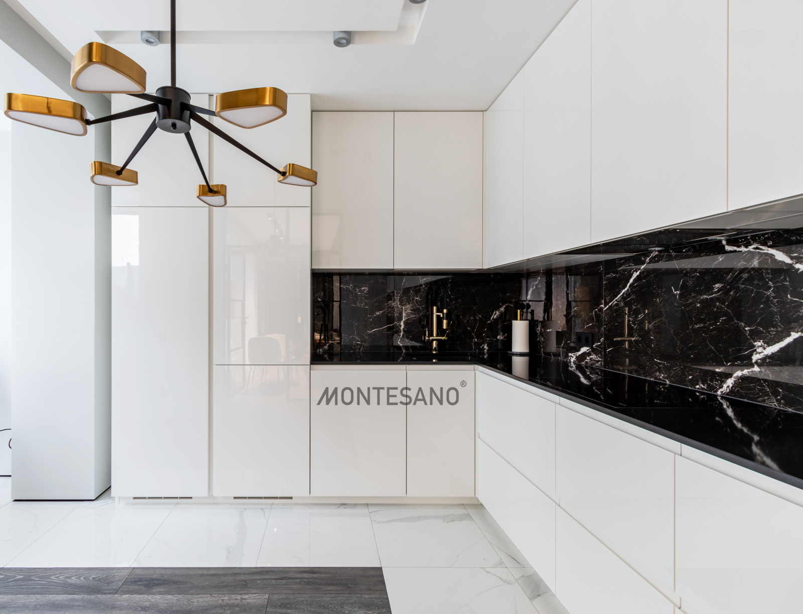 Белый глянец с черной столешницей