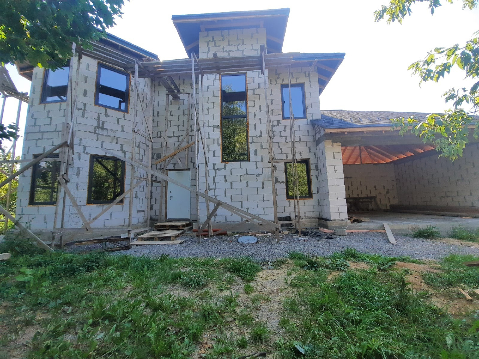 Двухэтажный коттедж из газобетонного блока с гаражем, 127 кв.м.