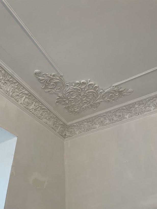 Потолочный декор из гипса