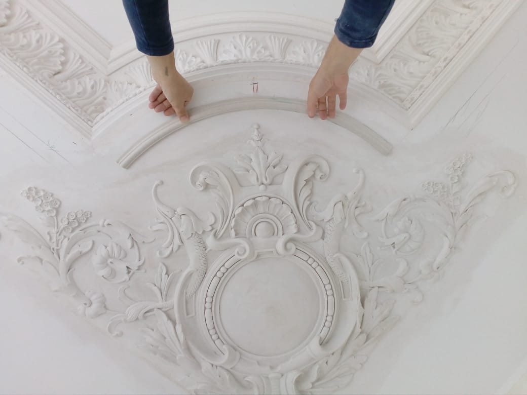 Декорирование потолка. Гипсовая лепнина