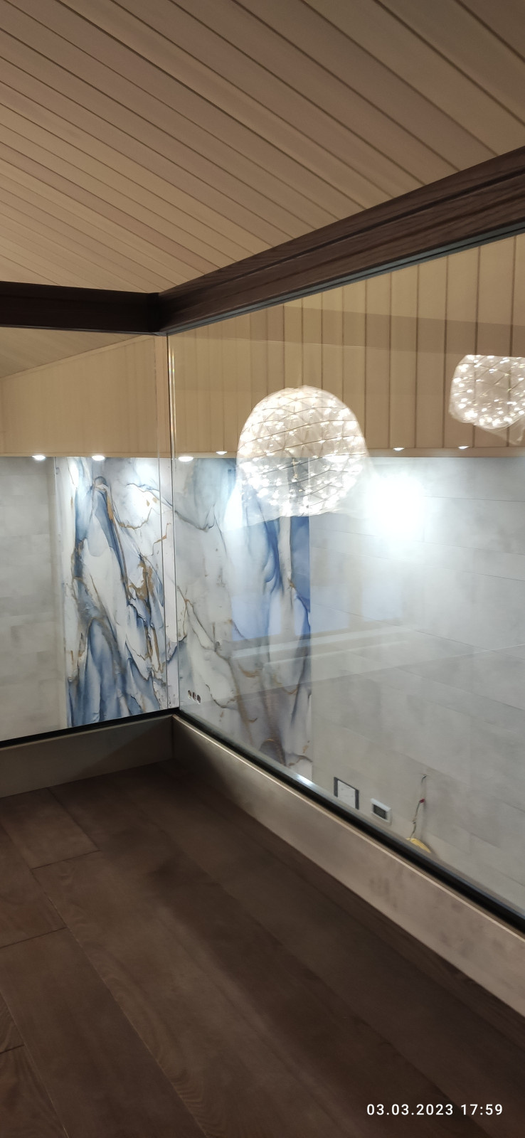 Лестница на монокосоуре со стеклянным ограждением