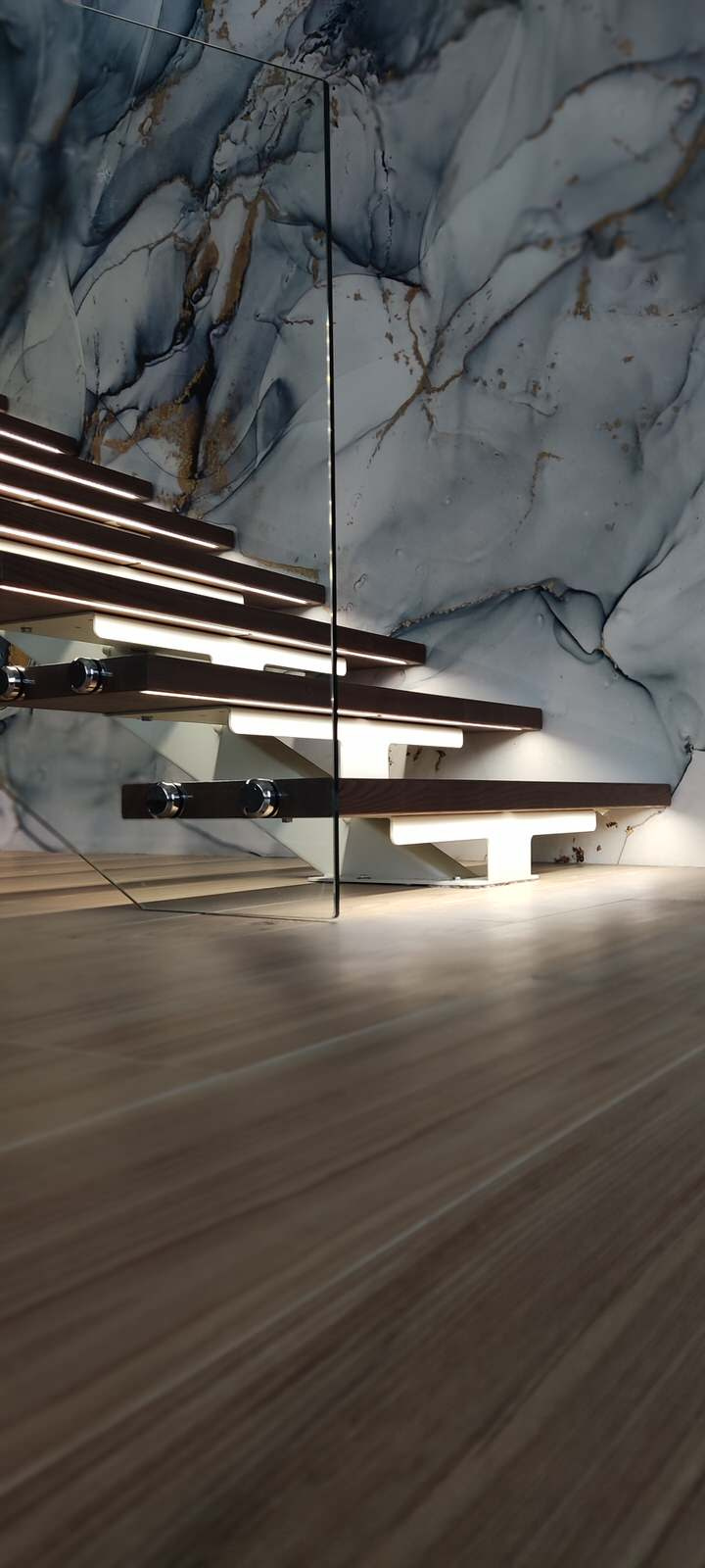 Лестница с подсветкой