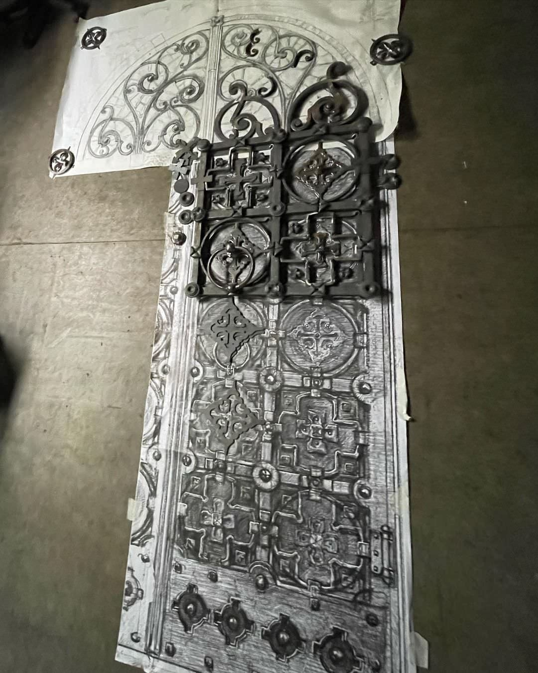 Кованые двери в Храм с витражными окнами.