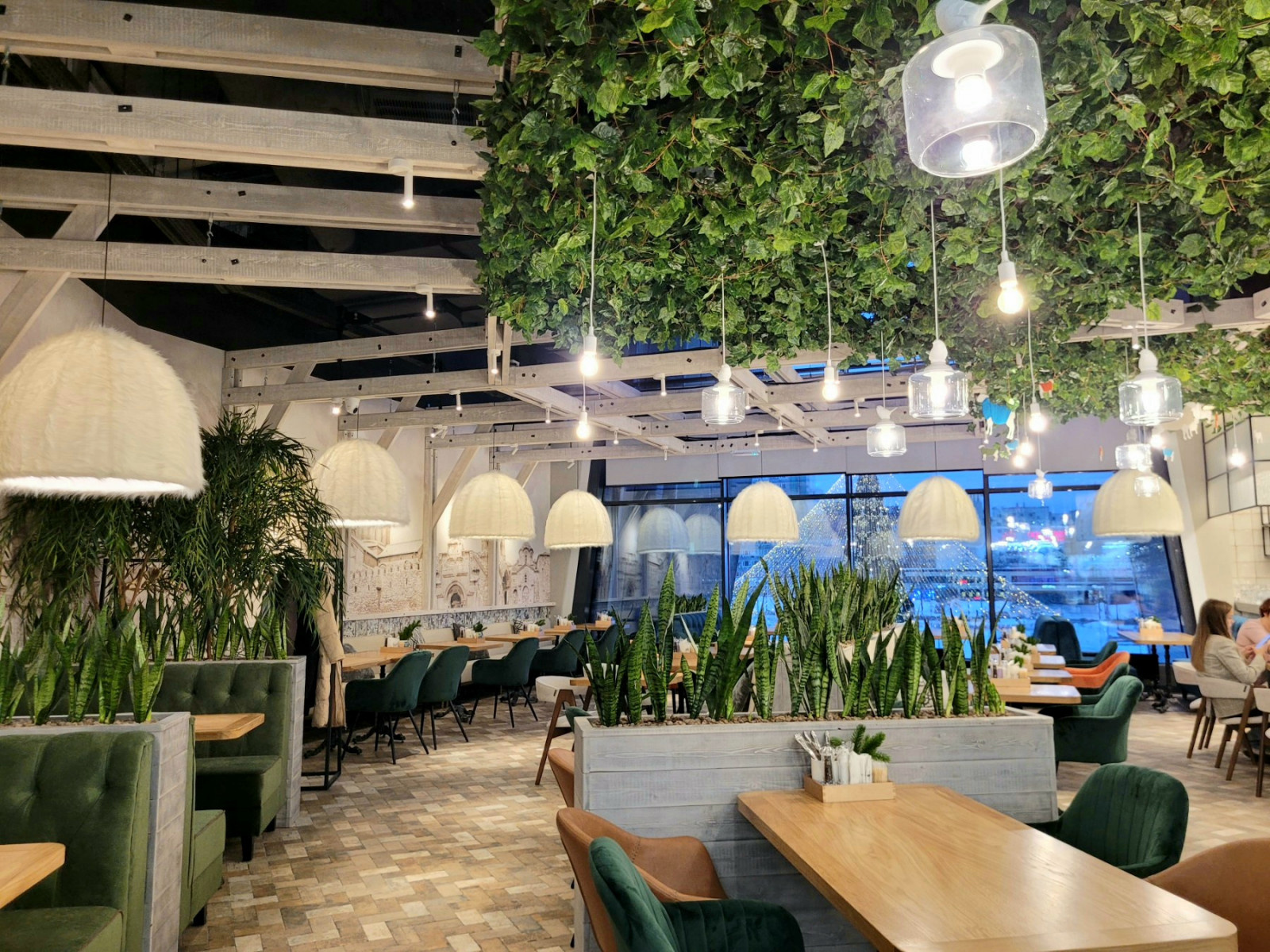 Зеленые стены