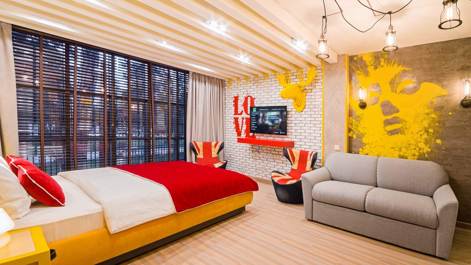 Green theatre boutique hotel