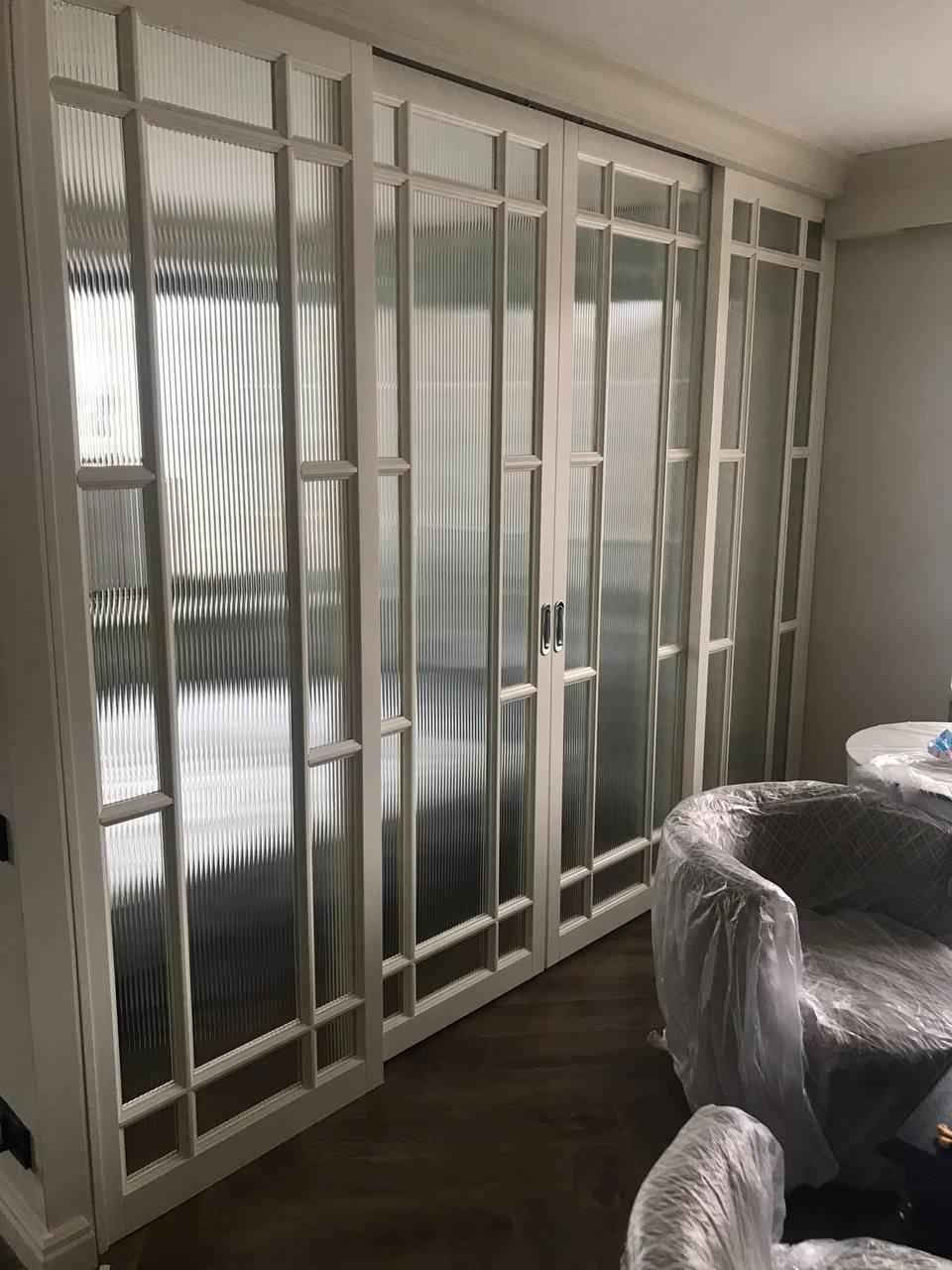 Раздвижные перегородки в спальне