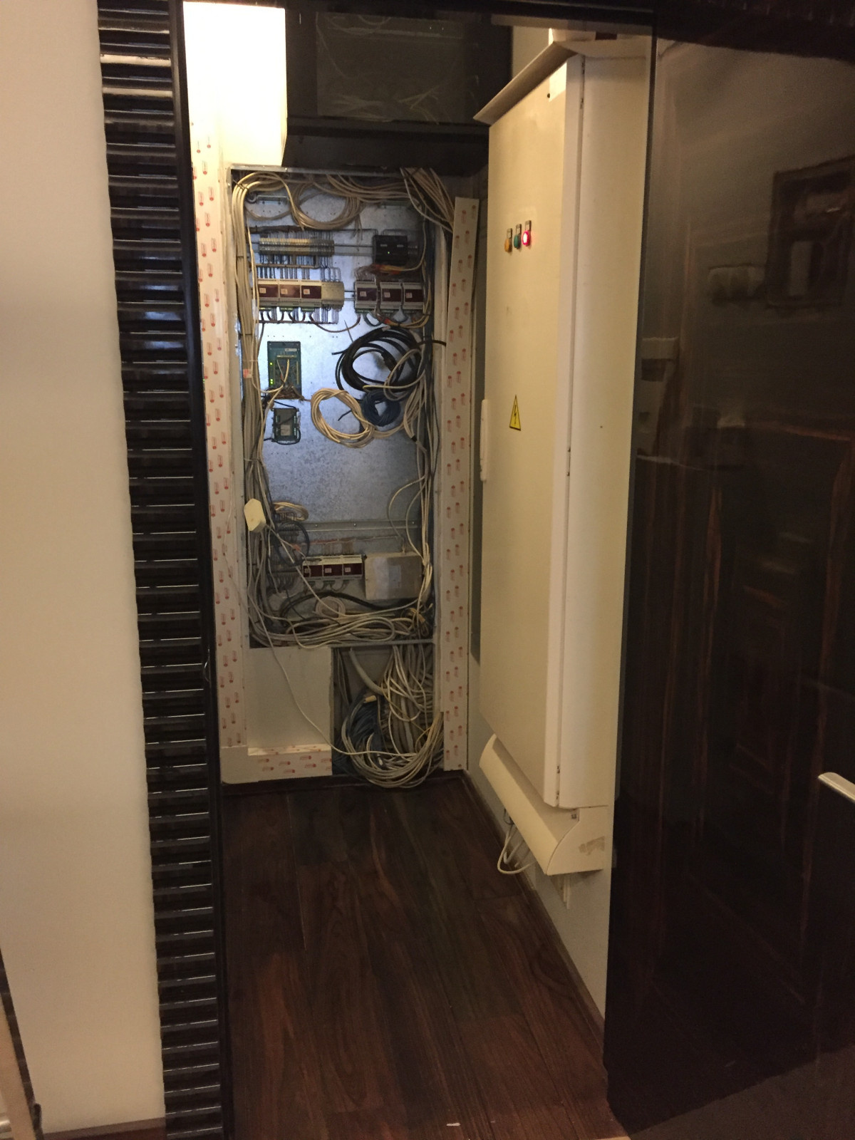 Обложка проекта: Умный дом / демонтаж мультимедиа