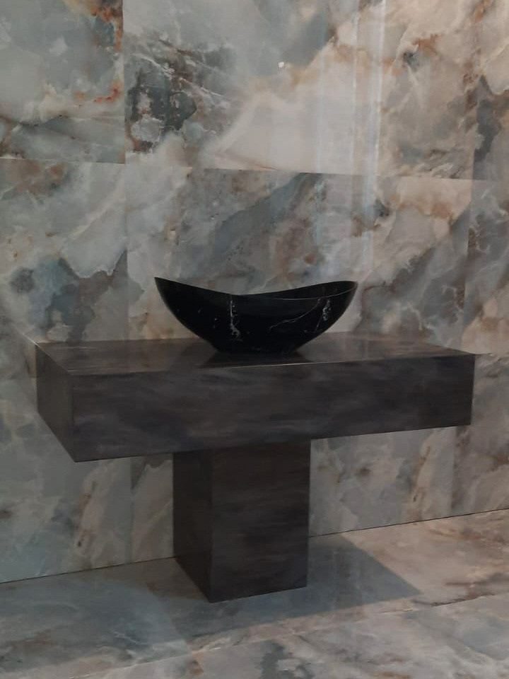 3 стола для санузлов из искусственного камня Corian