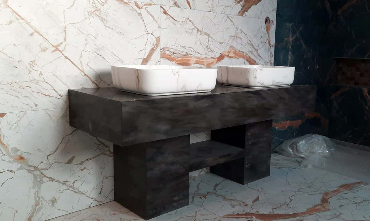 3 стола для санузлов из искусственного камня Corian