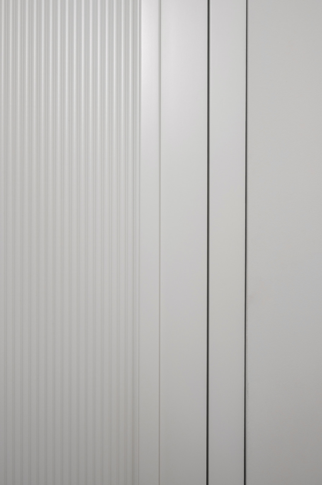 Шкаф с декоративной аркой