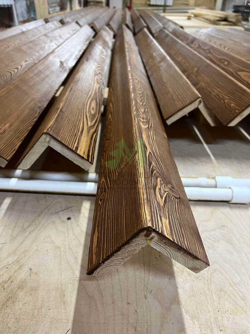 Изготовление фальшбалок (декоративных балок) из лиственницы, сосны