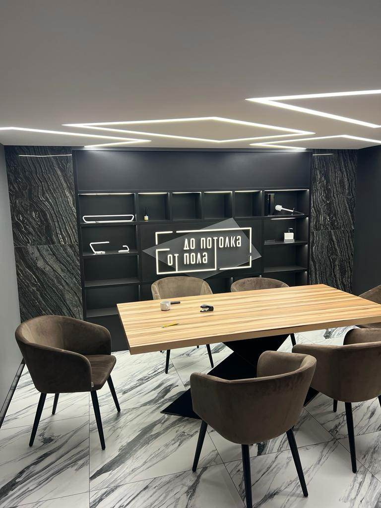 Шоу рум компании " От потолка до пола"