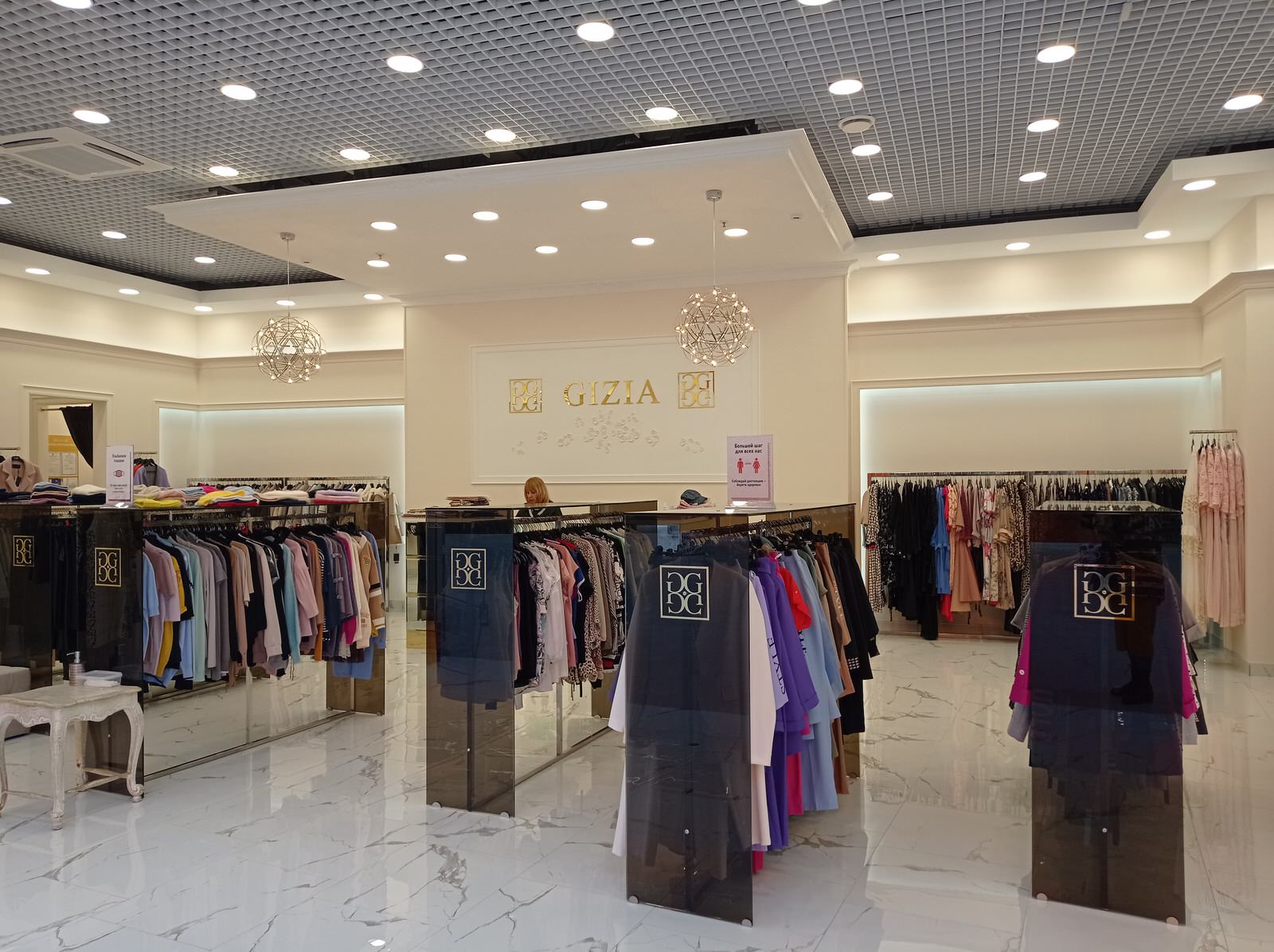 Интерьер магазина-бутика в Самаре в тц Гудок GIZIA