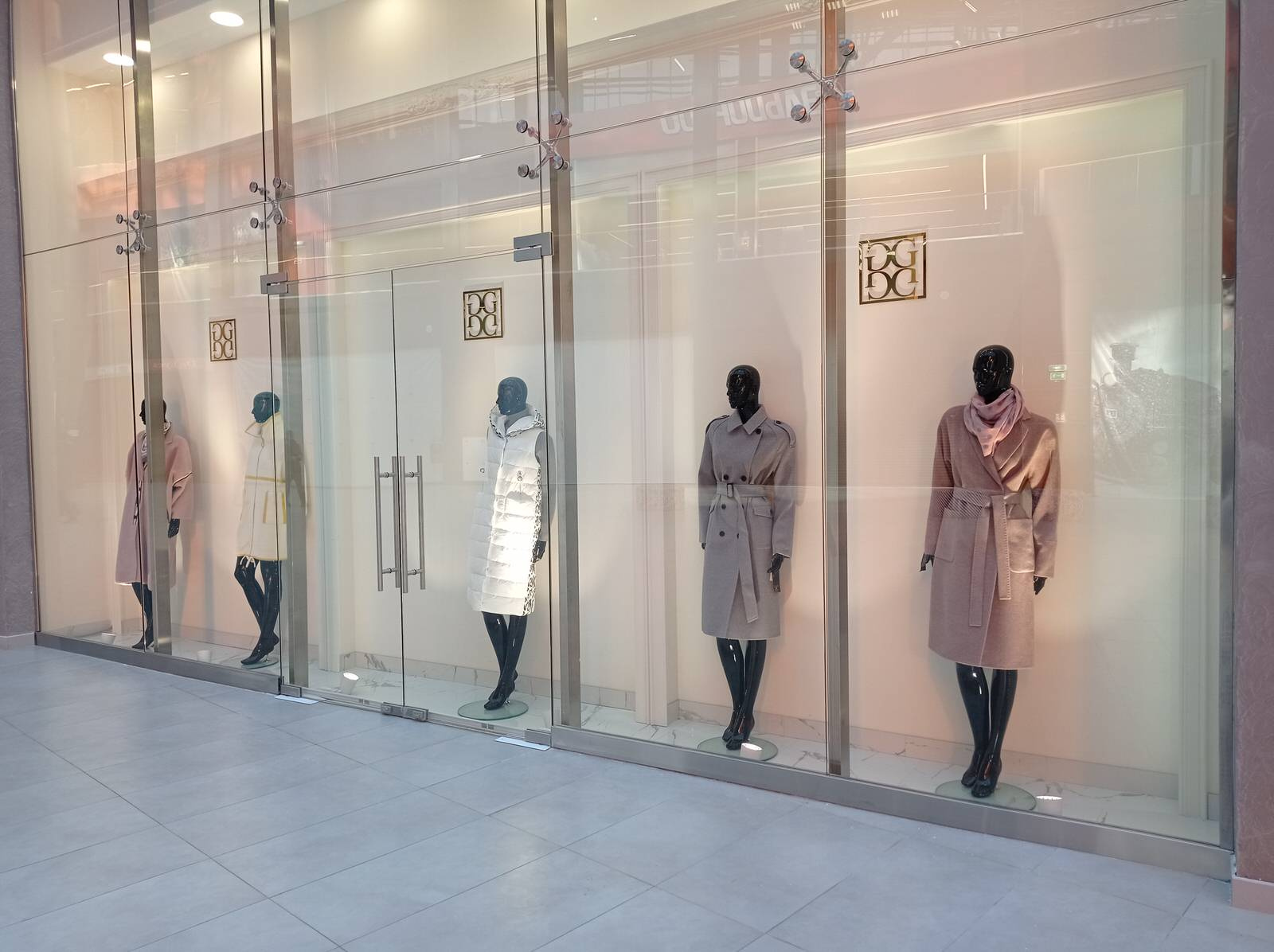 Интерьер магазина-бутика в Самаре в тц Гудок GIZIA