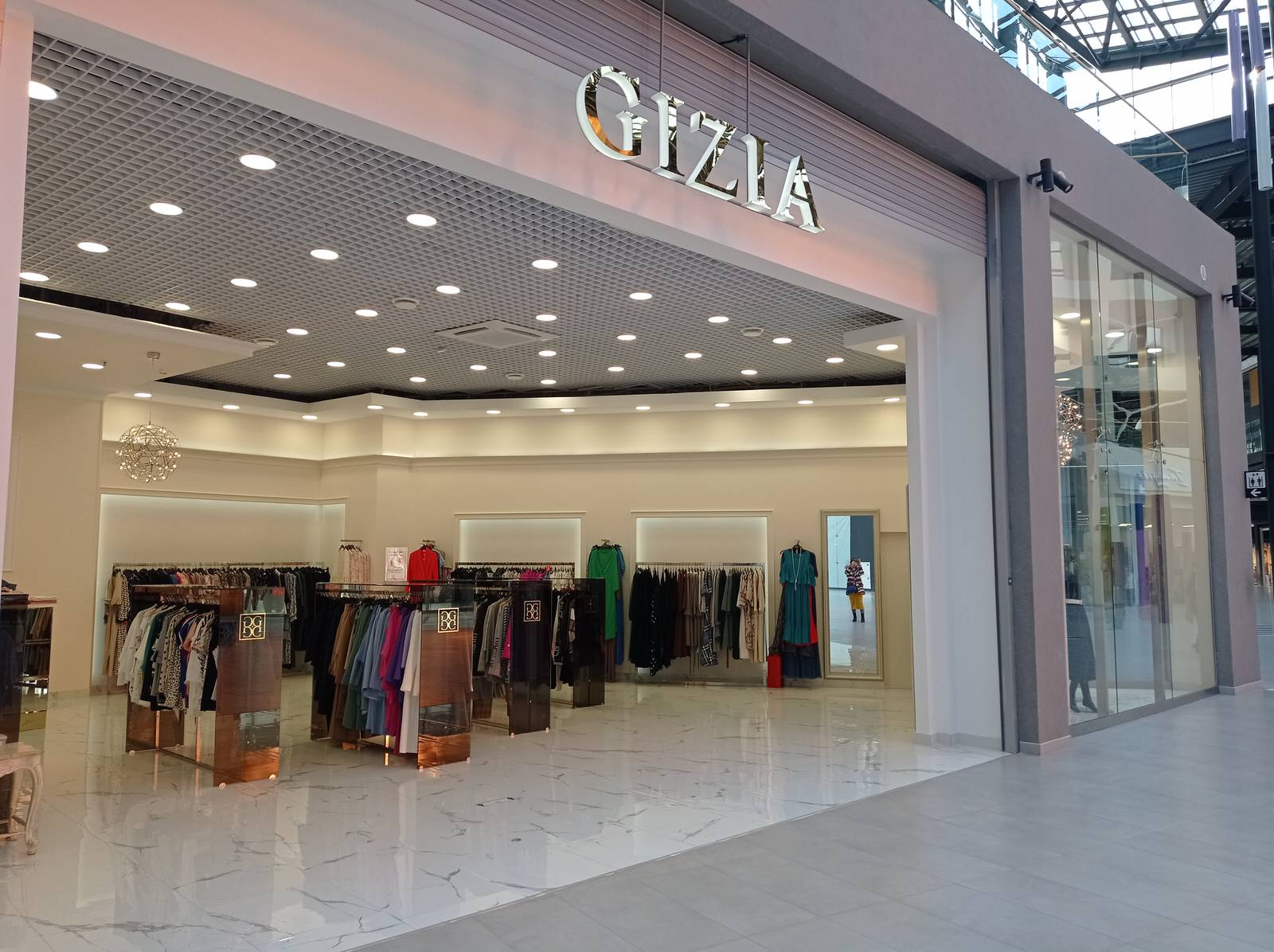 Интерьер магазина-бутика в Самаре в тц Гудок GIZIA