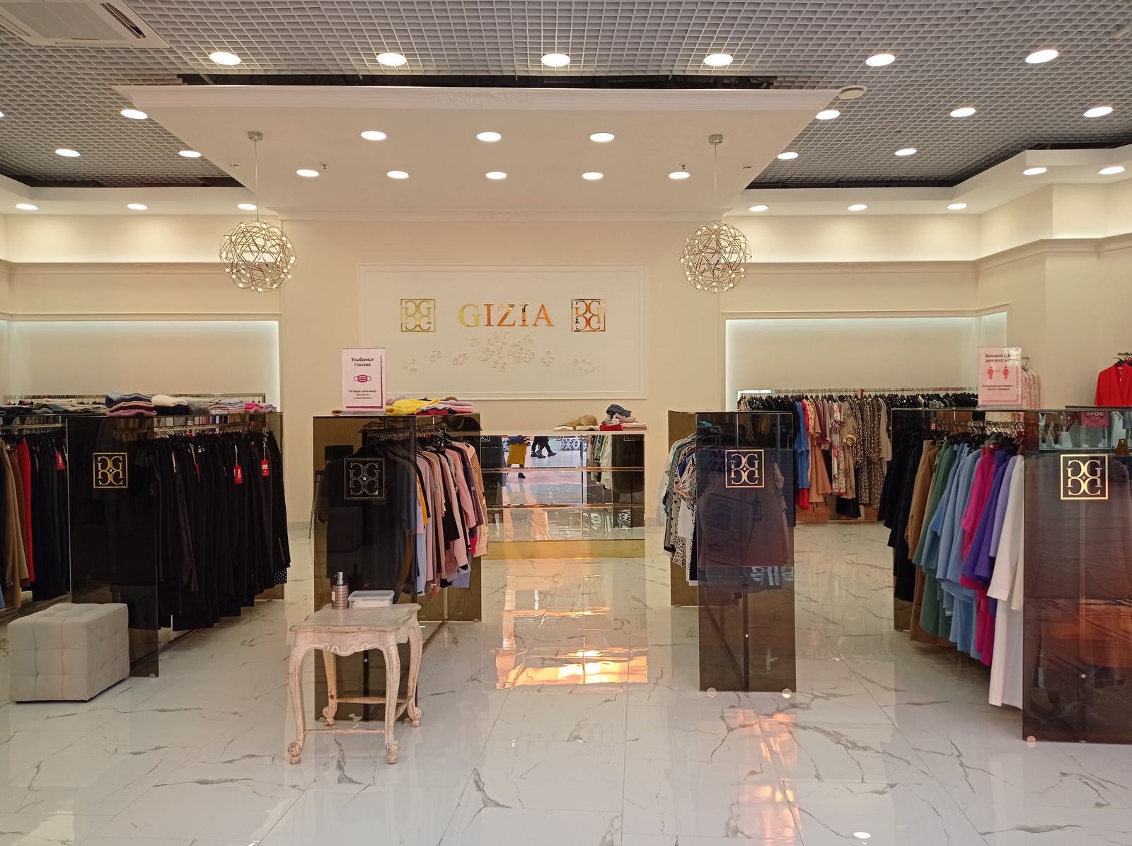 Интерьер магазина-бутика в Самаре в тц Гудок GIZIA