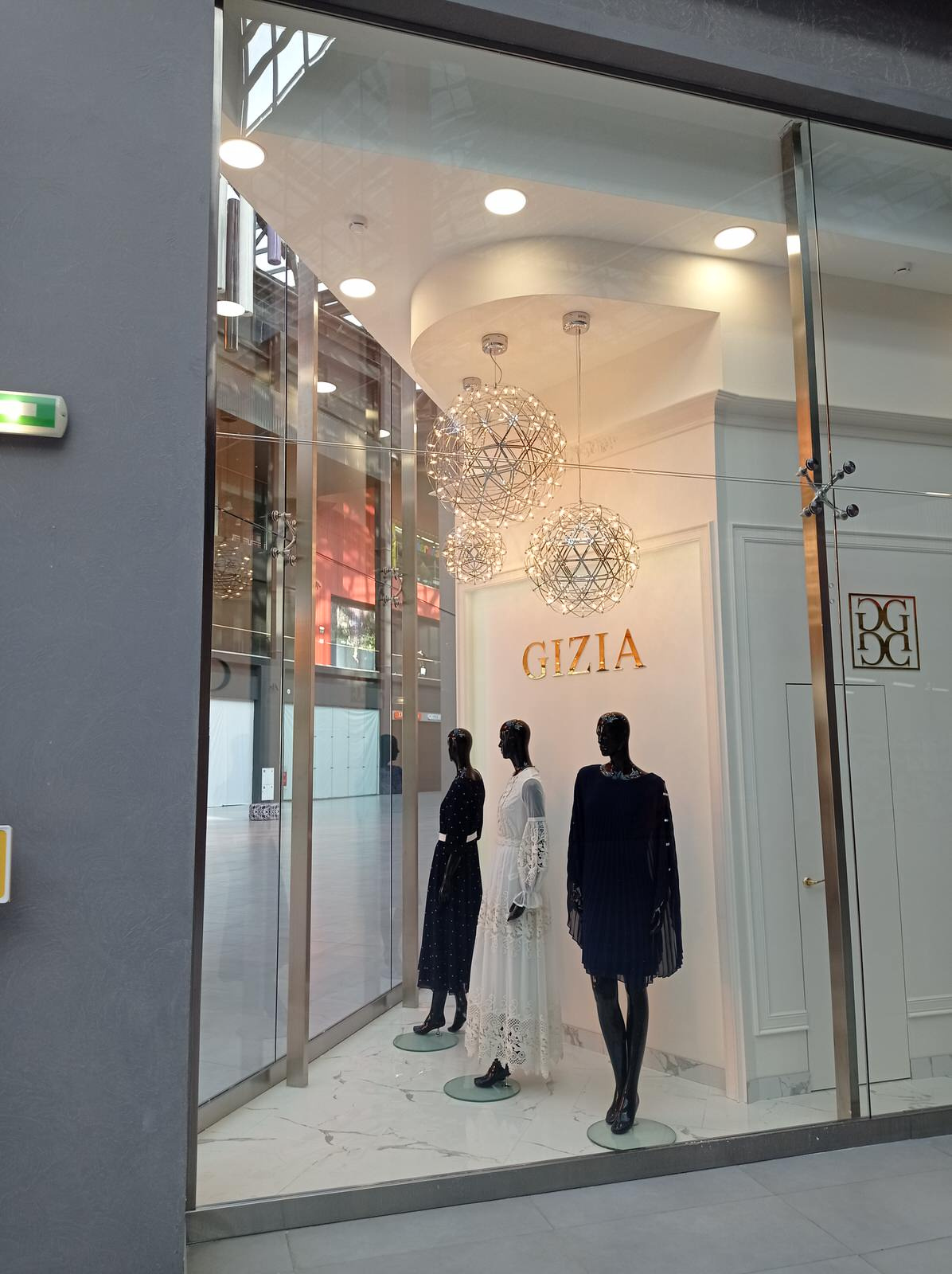 Интерьер магазина-бутика в Самаре в тц Гудок GIZIA