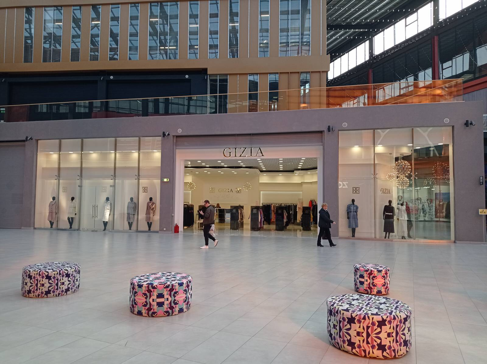 Интерьер магазина-бутика в Самаре в тц Гудок GIZIA