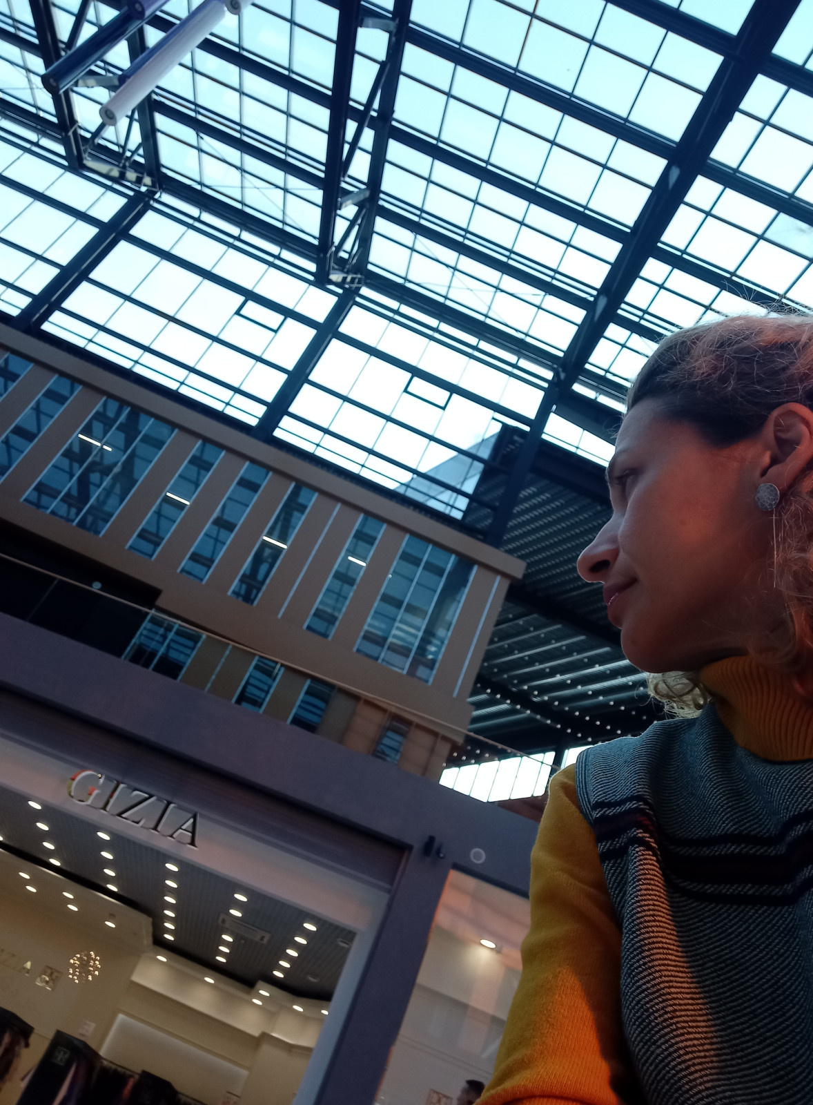 Интерьер магазина-бутика в Самаре в тц Гудок GIZIA