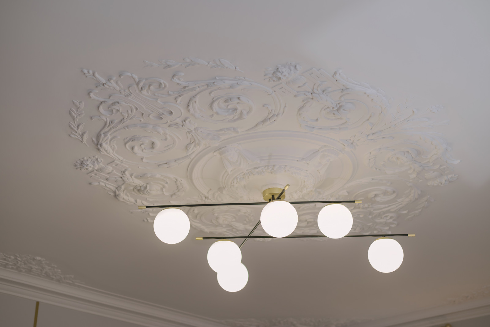 Реализация проекта в старом фонде СПб, квартира с камином.