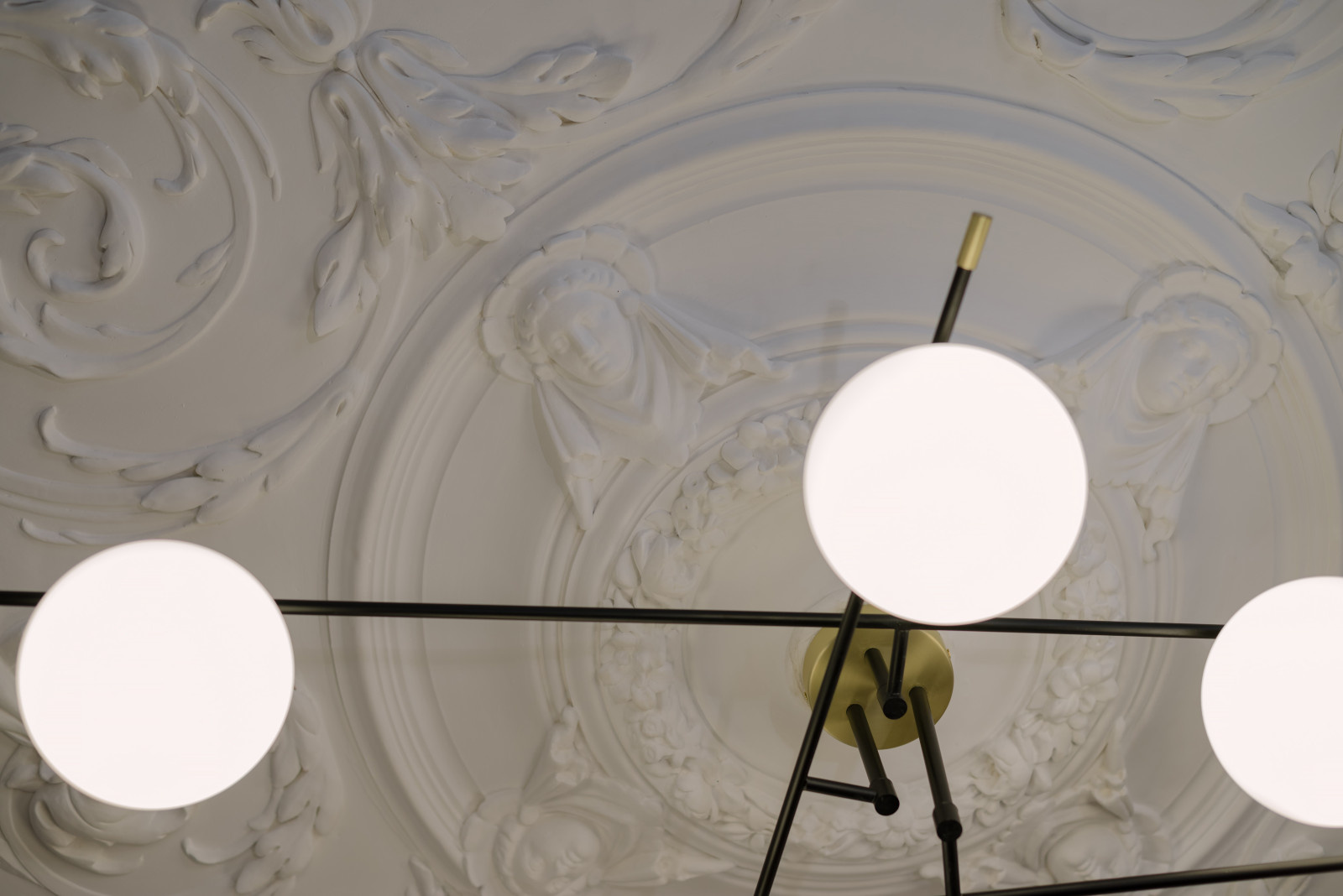 Реализация проекта в старом фонде СПб, квартира с камином.