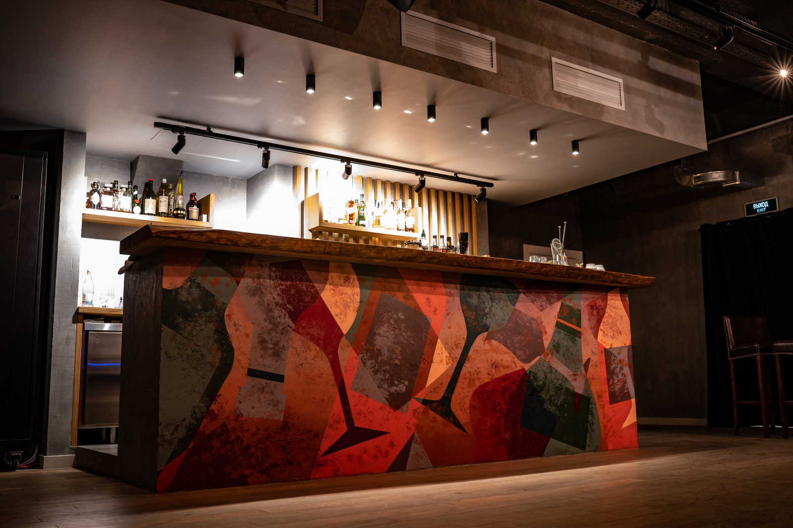 Роспись барной стойки в частном интерьере