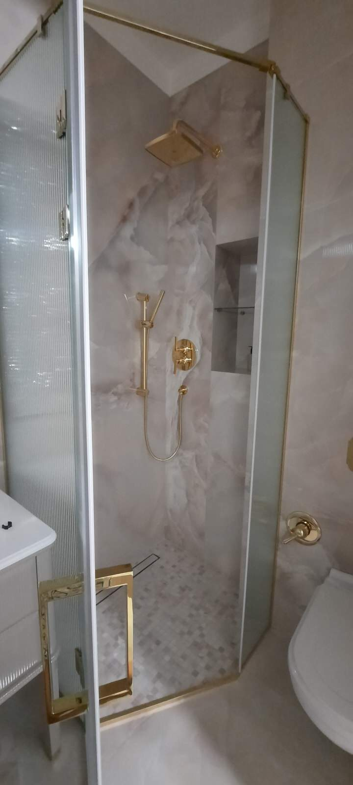 Душевая в рифленом стекле