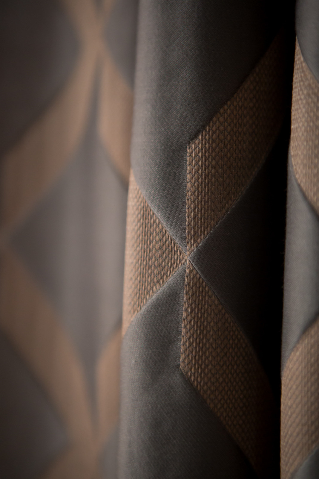 Шторы для мраморной гостиной в загородном доме