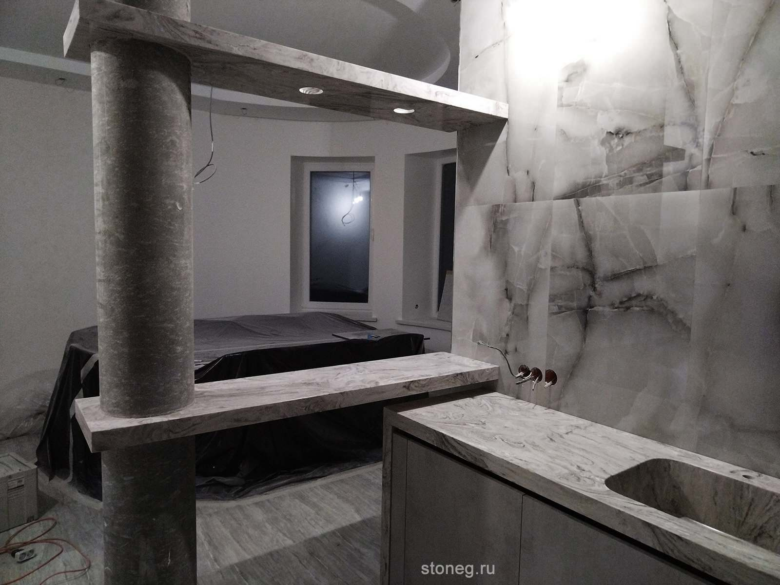 Кухонная столешница и барная из искусственного камня Corian под мрамор