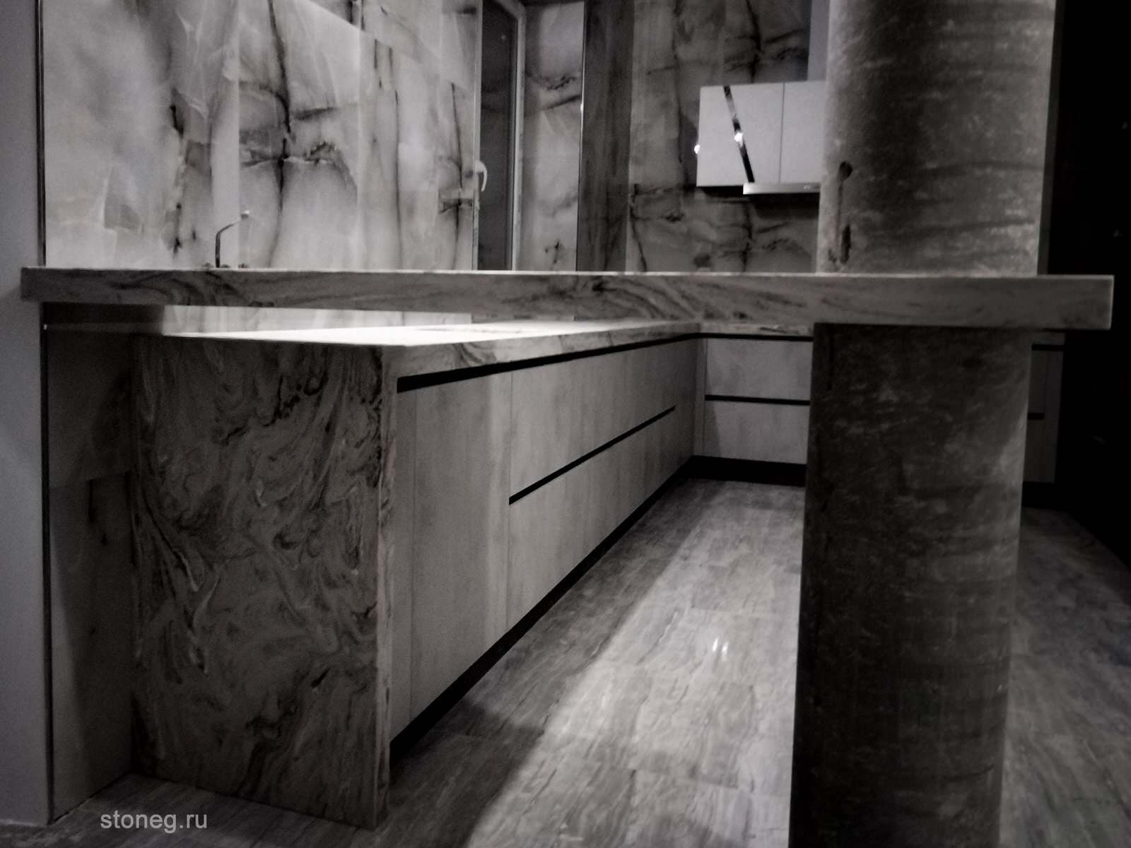 Кухонная столешница и барная из искусственного камня Corian под мрамор
