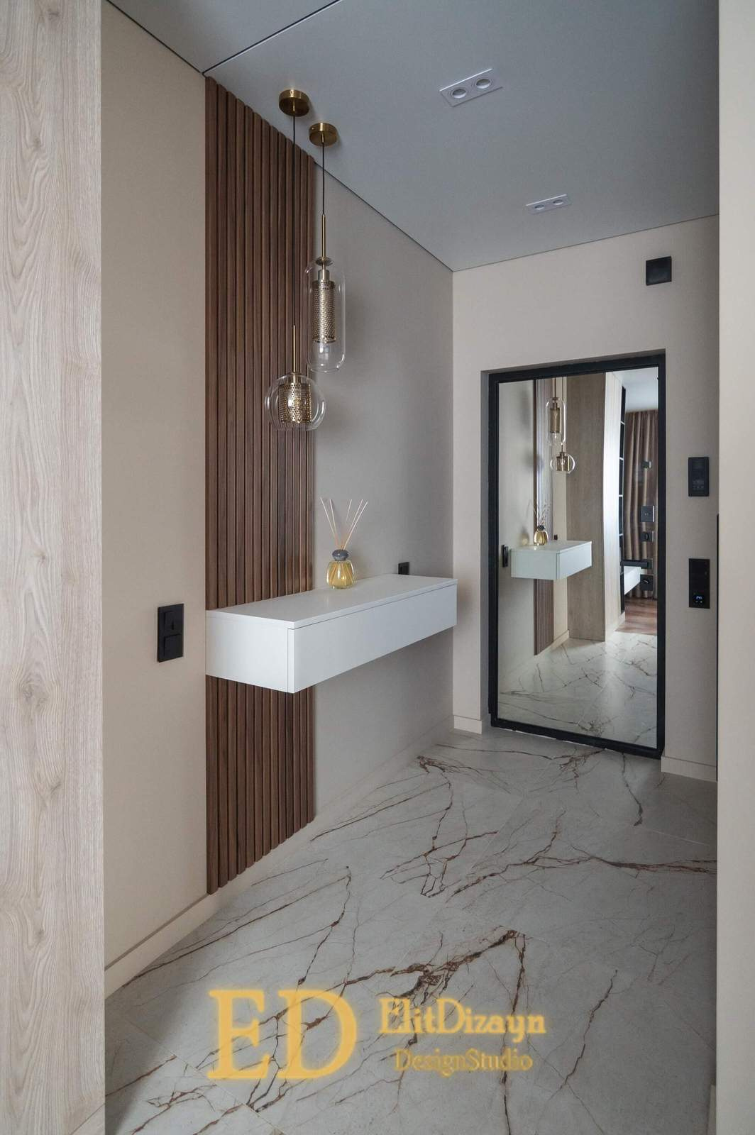 Современная квартира (прихожая)