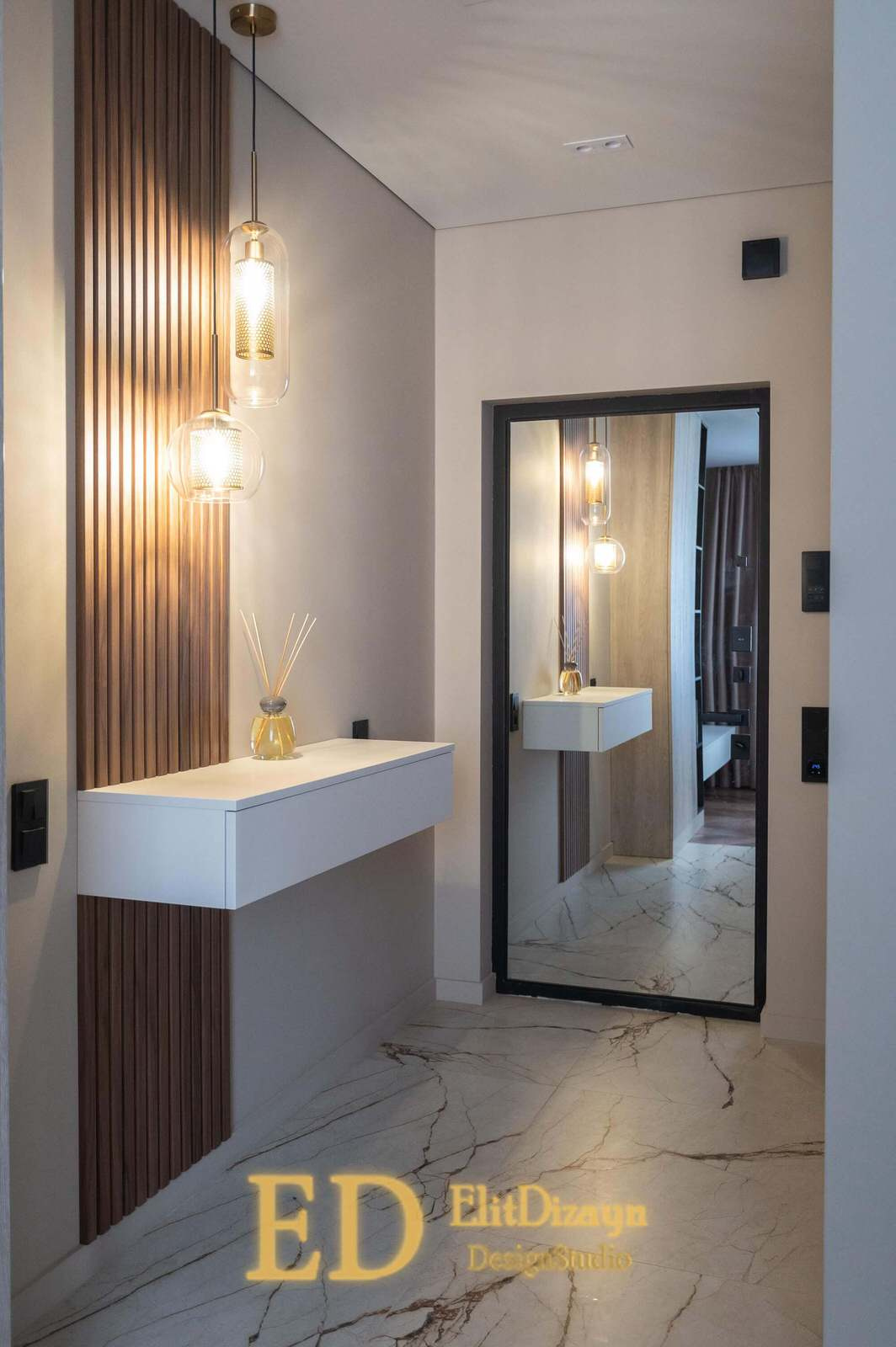 Современная квартира (прихожая)