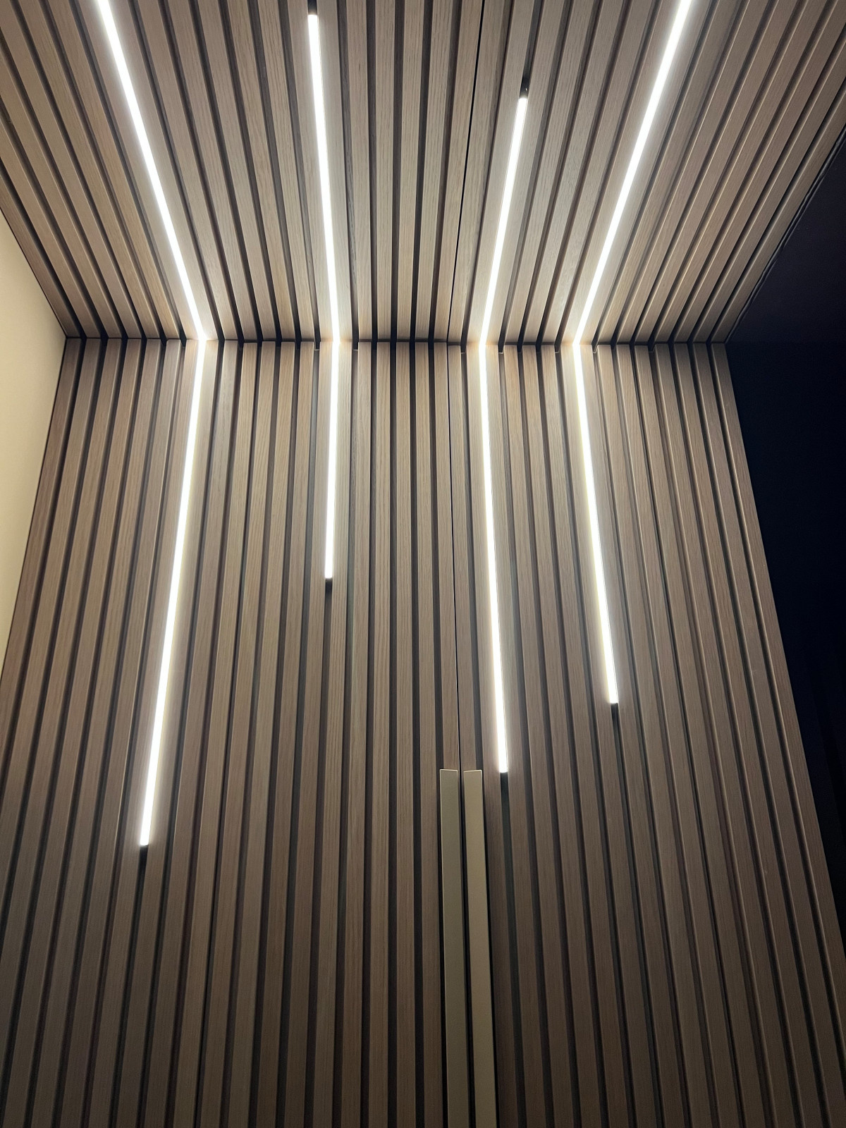 Баффели с подсветкой, скрытые двери с подсветкой