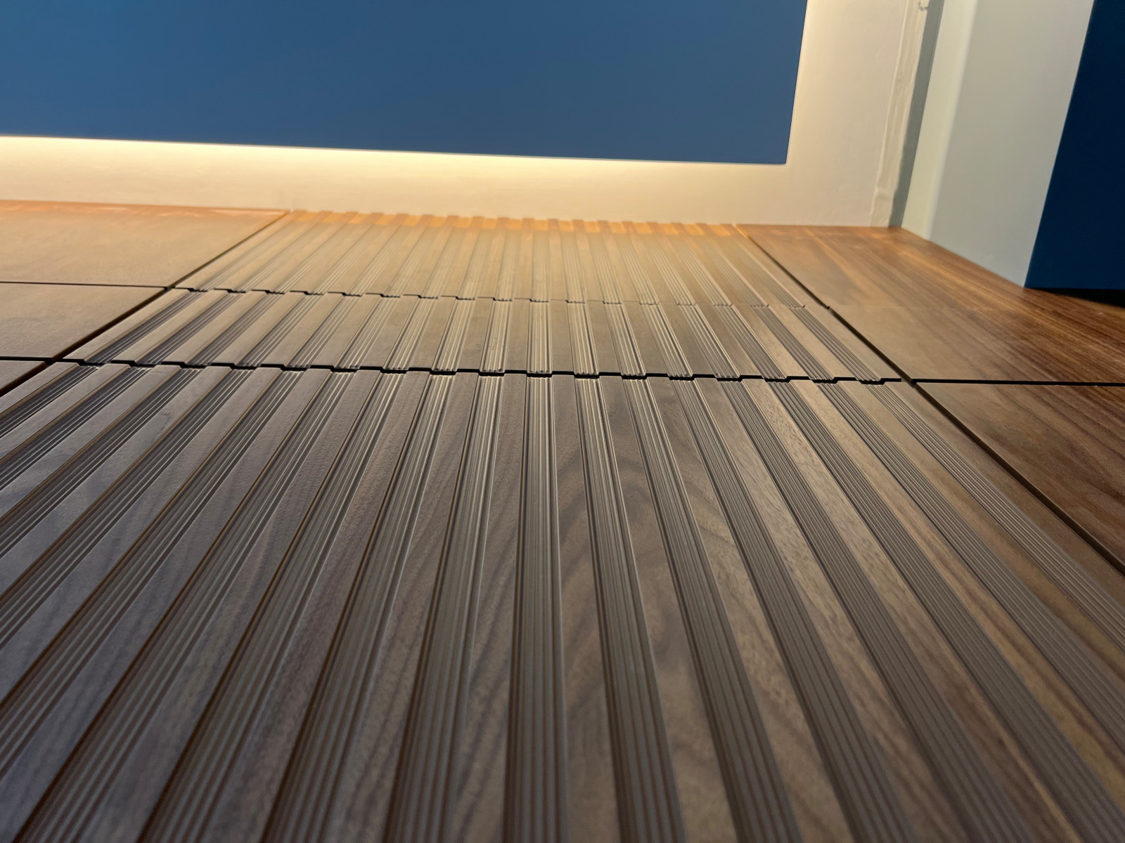 Панелирование спальни