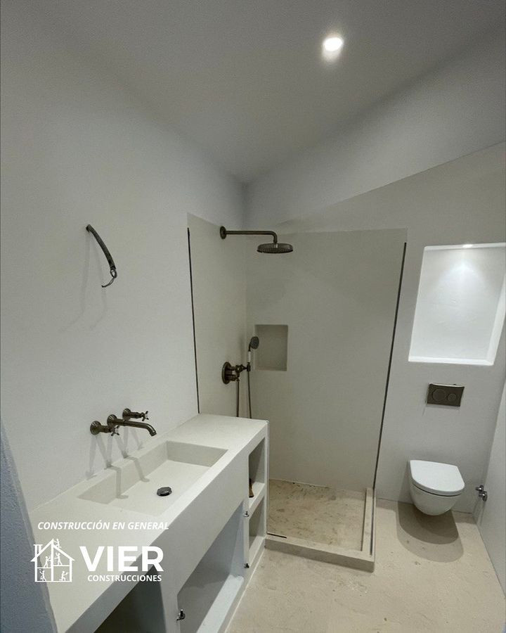 Realizamos una cuidadosa remodelación del apartamento y agregamos un baño donde