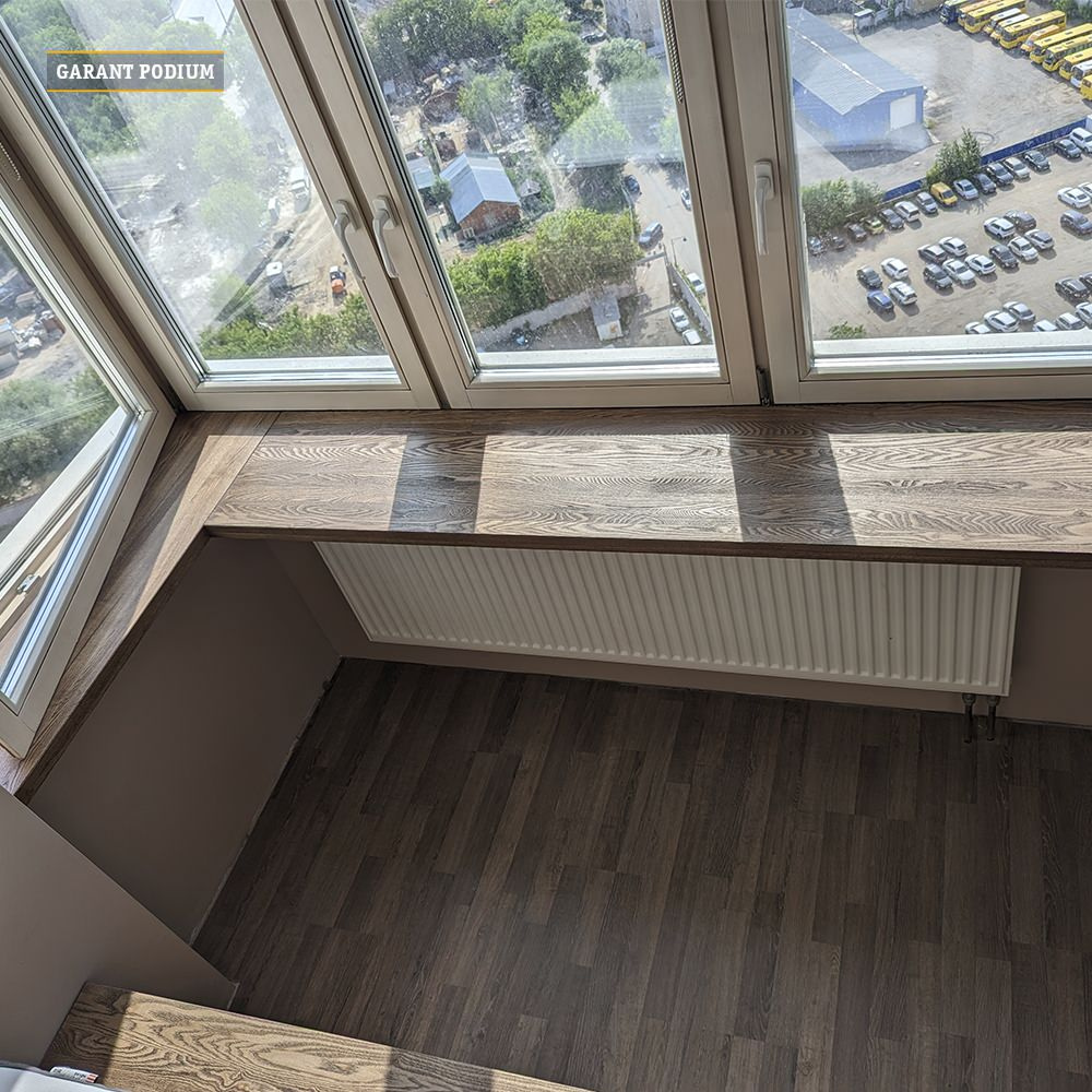 Обложка проекта: Подиум-кровать с подоконником-столом.